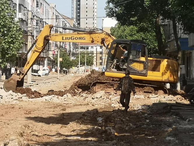 节日不休抢修出行道路——致敬道路挖掘背后的中介力量