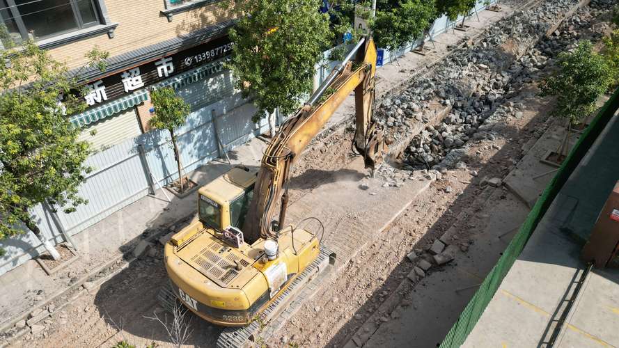补齐基础设施短板 打造宜居韧性智慧城市 以道路挖掘中介为切入点的治理创新
